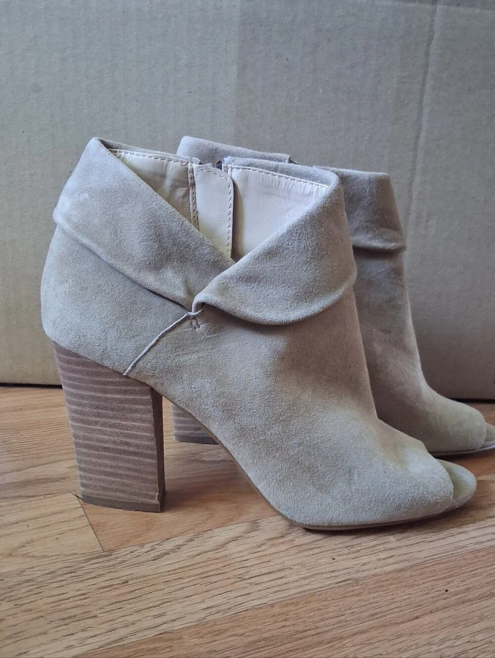 Nine West Peep Toe Ankle Bootie Heels Womens 9  Beige Suede